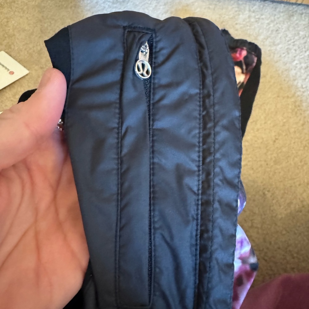 Lululemon Run: Get Up And Glow Jacket
Spring Has Sprung Multi / Black - Picture 4 of 6